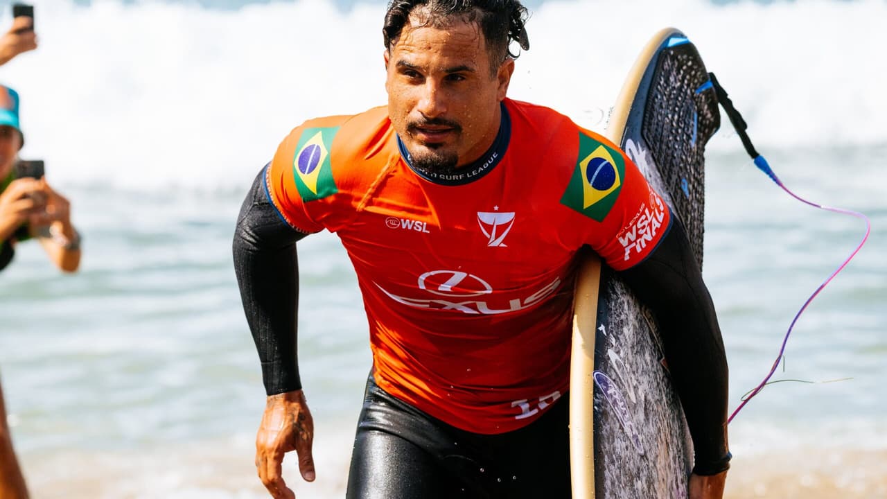 Italo-Ferreira-final-2-scaled-aspect-ratio-512-320.jpg Pedro Scooby em ação no Itacoatiara Big Wave de 2025 (Foto: Pablo PORCIUNCULA / AFP)