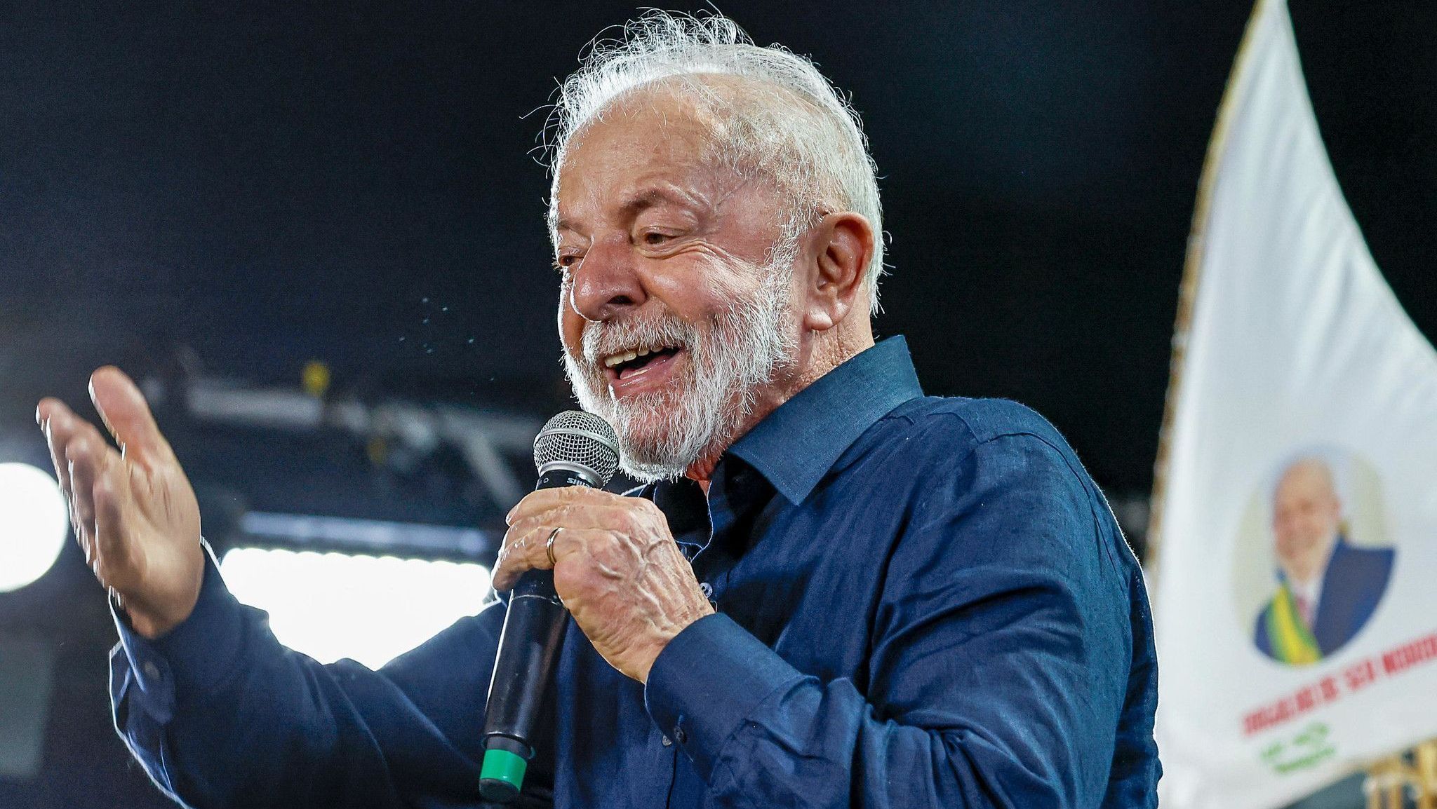 Ancelotti comenta primeiras impressões sobre o Brasil: "Mundo engraçado"