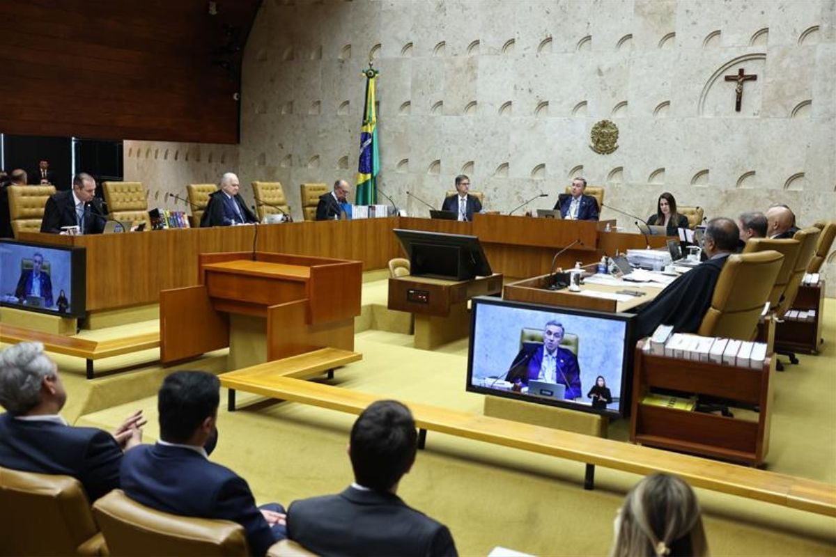 Barroso-defende-STF.jpg Luís Roberto Barroso, afirma que julgamento do Núcleo 1 foi transparente e rejeita críticas sobre censura e perseguição política.