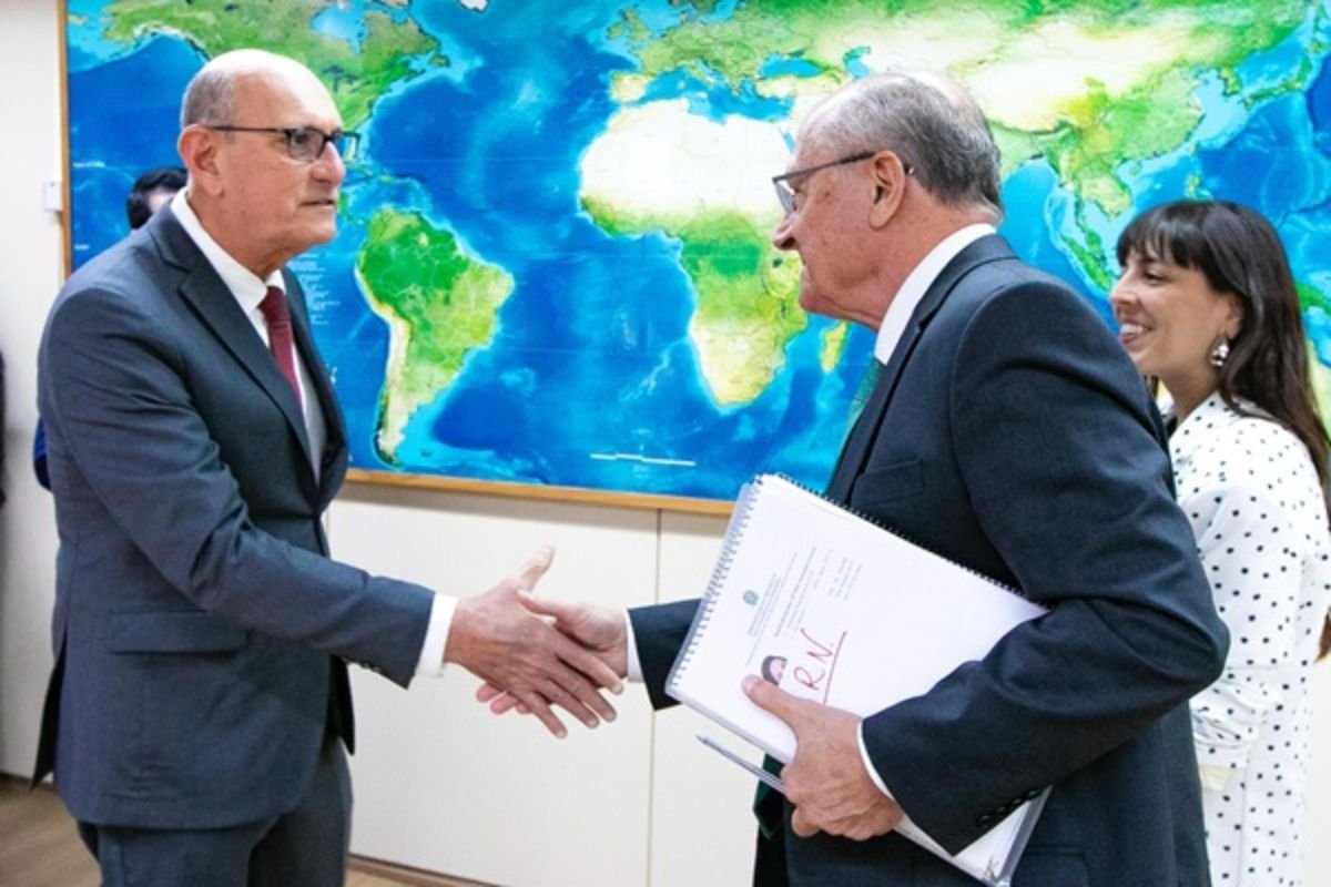 Roberto Serquiz apresentou ao vice-presidente Geraldo Alckmin soluções para compensar tarifas dos EUA e apoiar setores salineiro e pesqueiro.