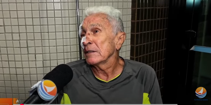 Idoso é atropelado por patinete elétrico