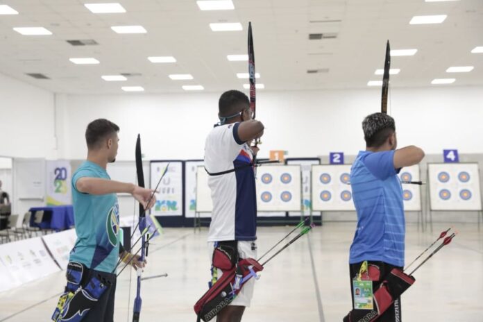 Governo do RN libera Bolsa Atleta Potiguar 2025/2026 para 150 esportistas, com valores de R$ 440 a R$ 1.430 mensais, em solenidade em Natal.