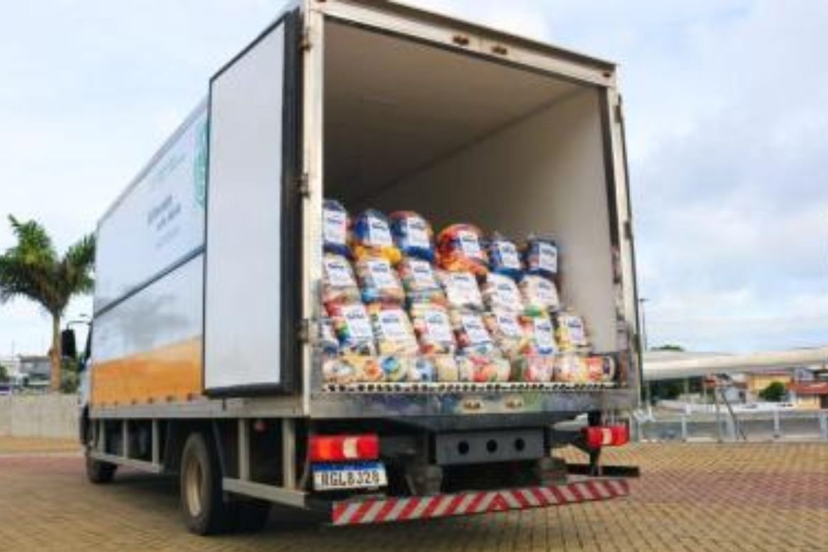 SESC-MESA-BRASIL.jpg Sesc Mesa Brasil realizará a entrega de 17 toneladas e meia de alimentos, em ato simbólico, nesta terça-feira (21), às 9h.