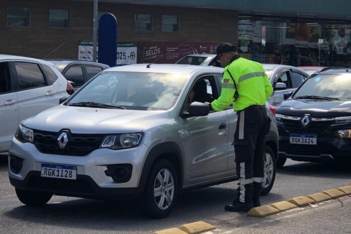 STTU realiza ações educativas em Natal sobre faixa exclusiva de transporte e segurança viária, promovendo conscientização e respeito no trânsito.