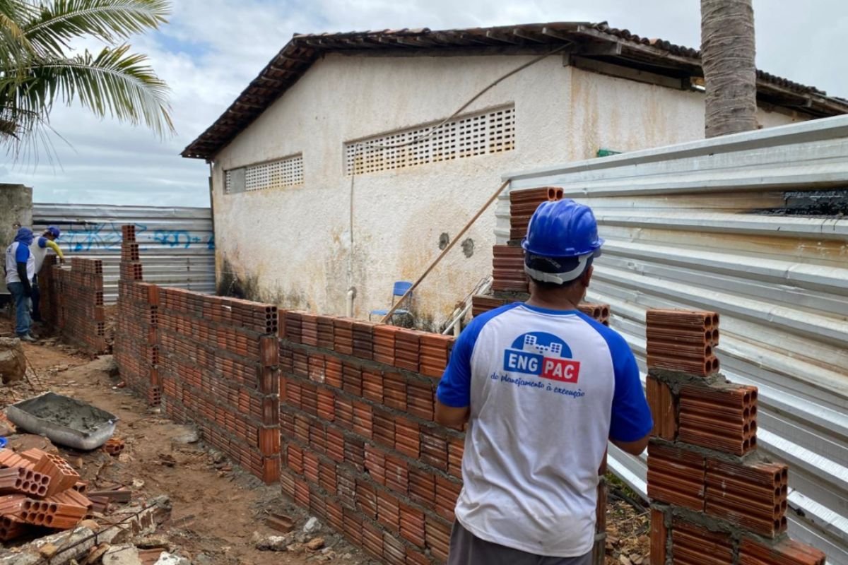 Prefeitura realiza manutenção em 116 unidades escolares de Natal, revitaliza quadras e garante ambientes seguros e inspiradores para alunos.