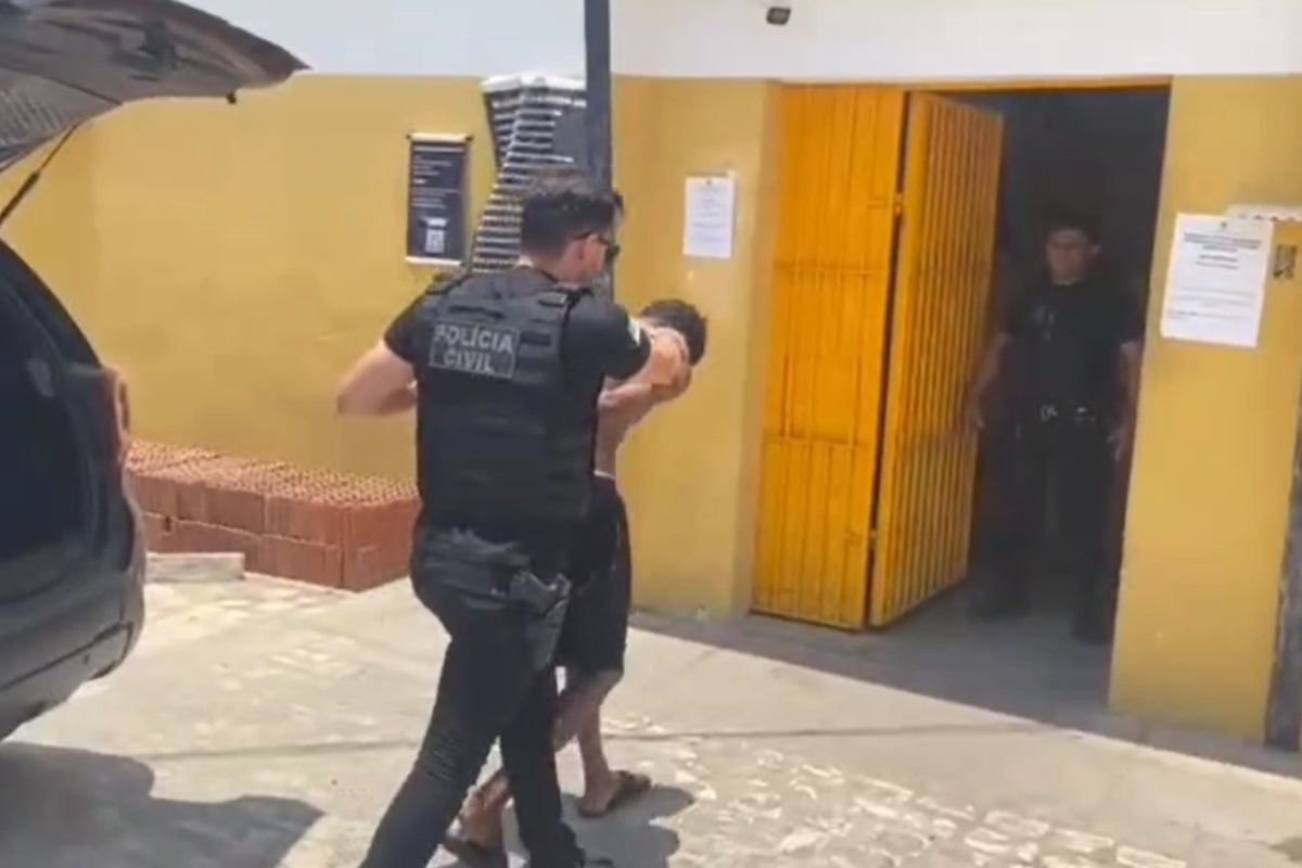 Polícia Civil prende homem de 24 anos que ameaçava e invadia a casa da própria avó em Pau dos Ferros, durante Operação Virtude contra violência a idosos.