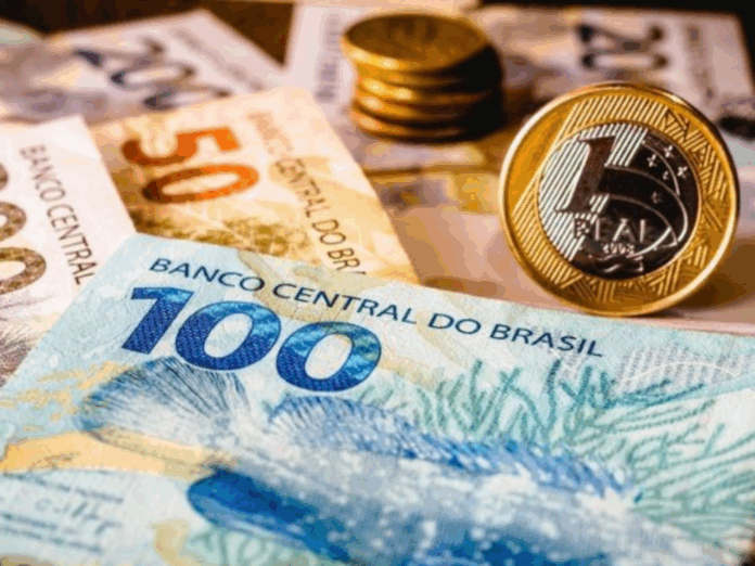 Primeira parcela do 13º salário deve ser paga até 28 de novembro; veja quem tem direito, como calcular e o que fazer se a empresa não pagar.