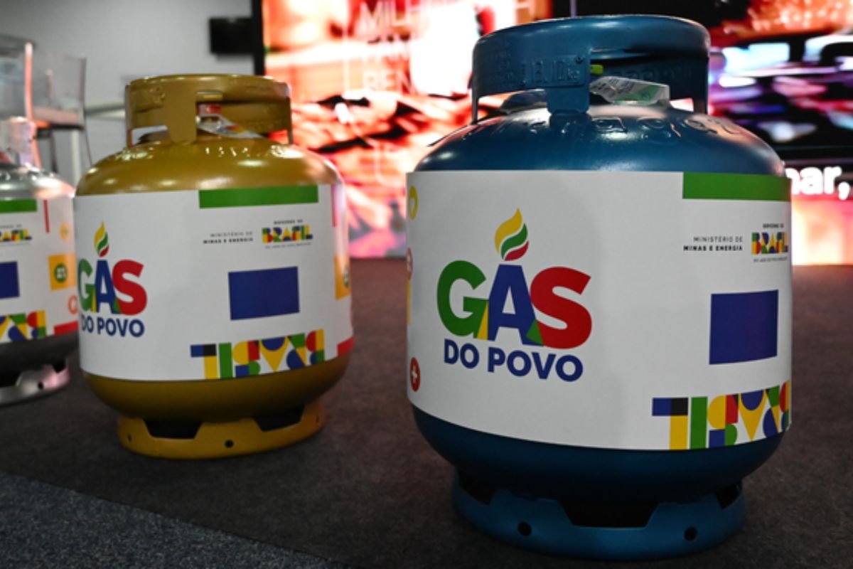 O Gás do Povo substitui o Auxílio Gás e passa a oferecer a recarga direta do botijão, em vez do pagamento em dinheiro.