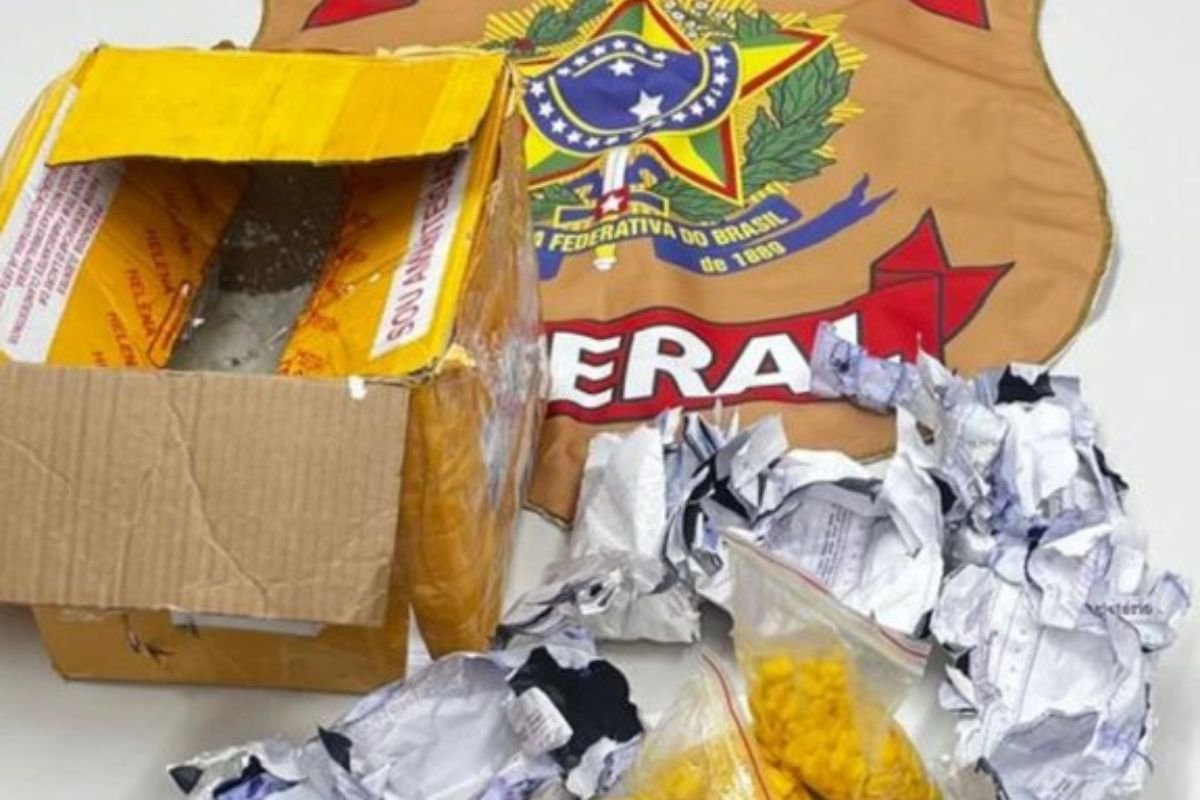 PF-apreende-drogas-sinteticas.jpg Polícia Federal apreende mil comprimidos de droga sintética enviados do Rio de Janeiro para Natal. Material estava escondido em encomenda dos Correios.