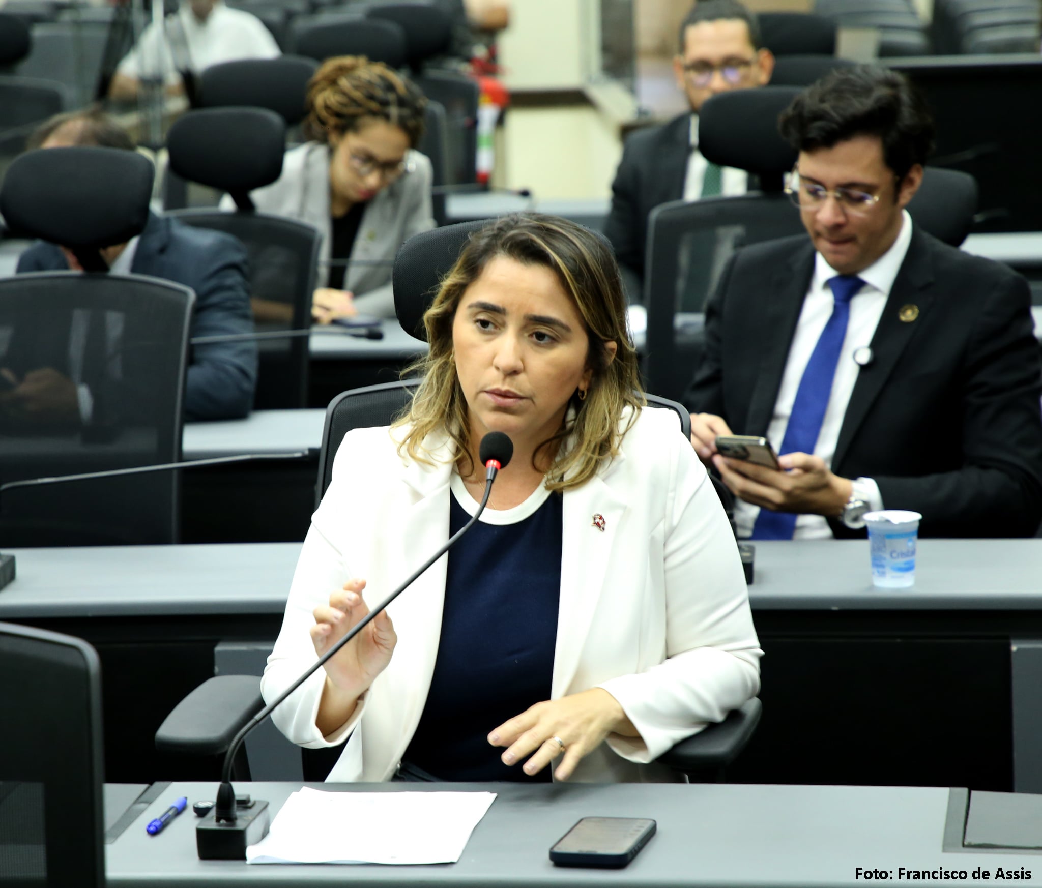 Samanda Alves vira novo alvo e é denunciada na Comissão de Ética