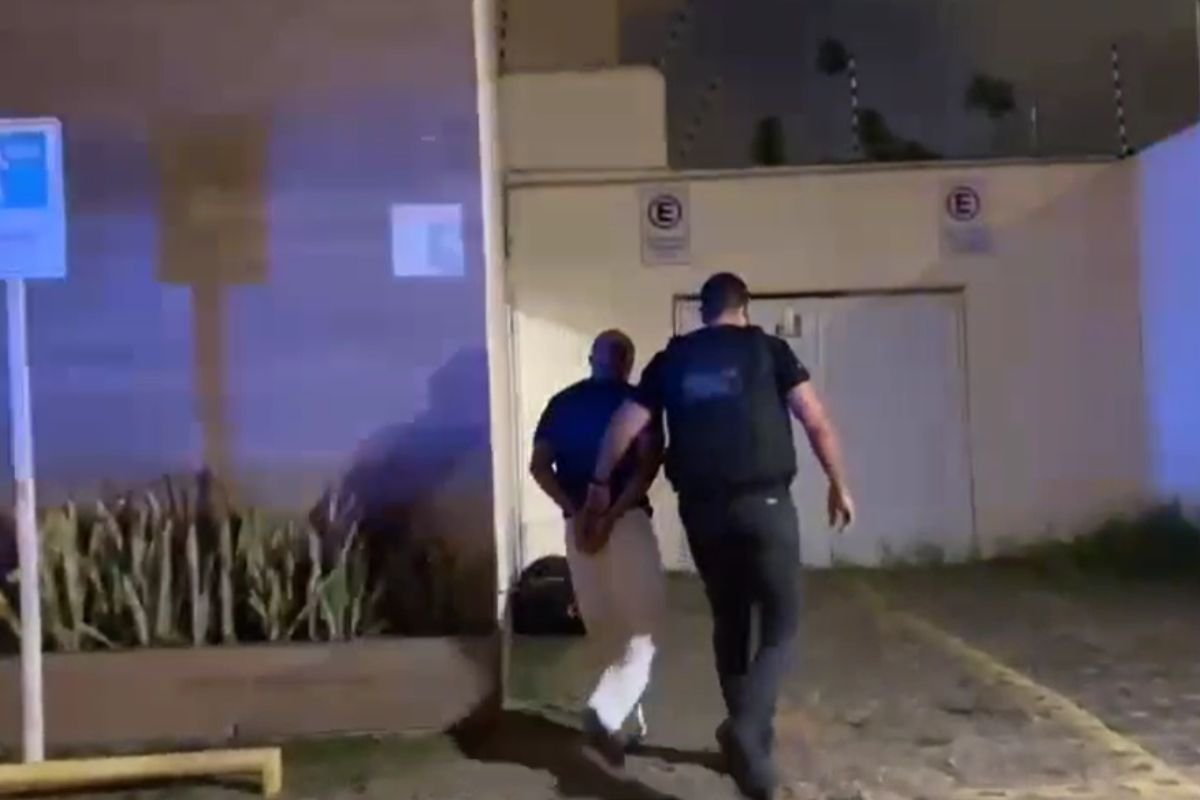 Professor de artes marciais é preso em Natal por suspeita de estupro de vulnerável e aliciamento de crianças; caso é investigado pela DPCA.