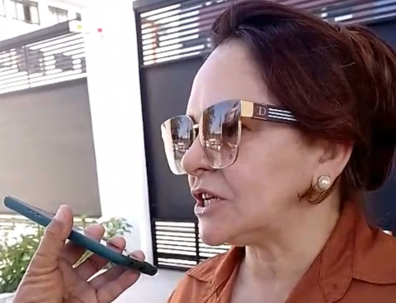 “Só saio daqui quando tiver o resultado, independente de qual for. Eu só quero que isso tudo acabe.” A declaração emocionada é de Ozanete Dantas, mãe de Zaira Cruz