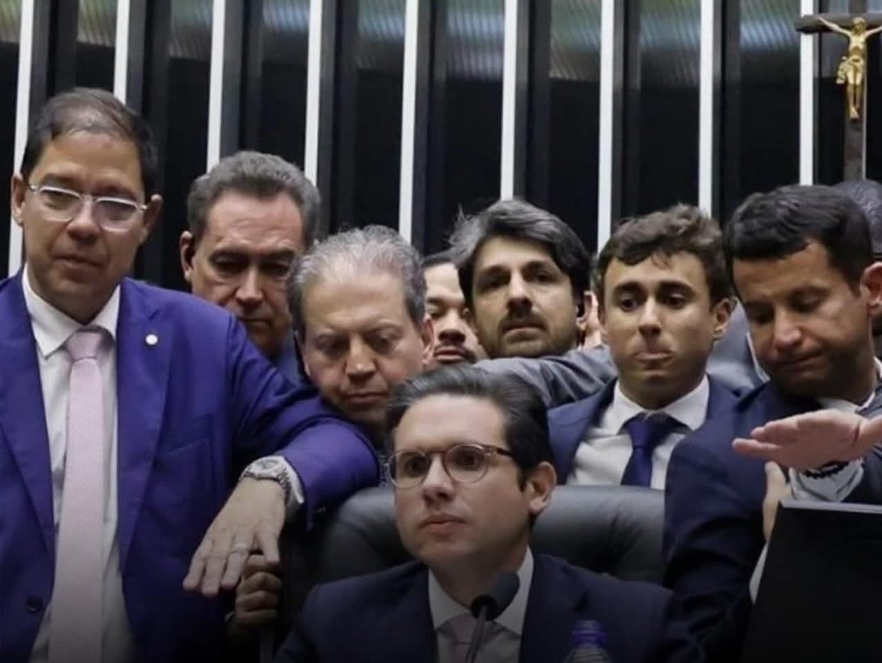 WhatsApp-Image-2025-12-10-at-15.17.27.jpeg Não teremos um minuto de sossego