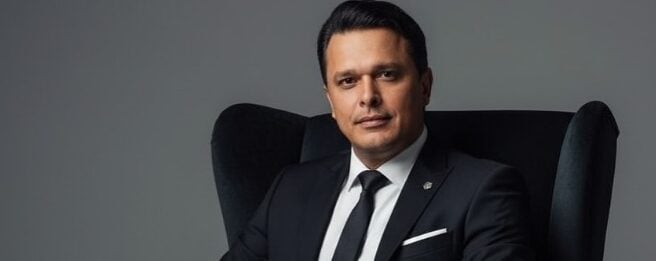 Advogado pede afastamento de vereador por uso de verba pública para promoção pessoal