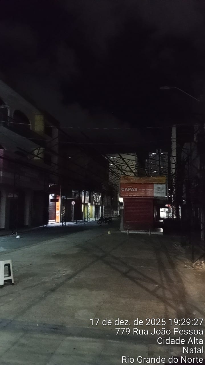 Com Cidade Alta no escuro, comerciantes denunciam abandono de obras   