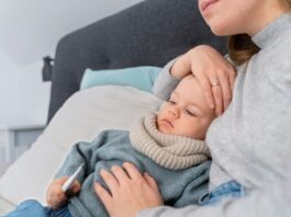 Pediatra alerta para gravidade da bronquiolite em bebês e reforça prevenção, enquanto RN recebe o primeiro lote da vacina contra o vírus sincicial respiratório.