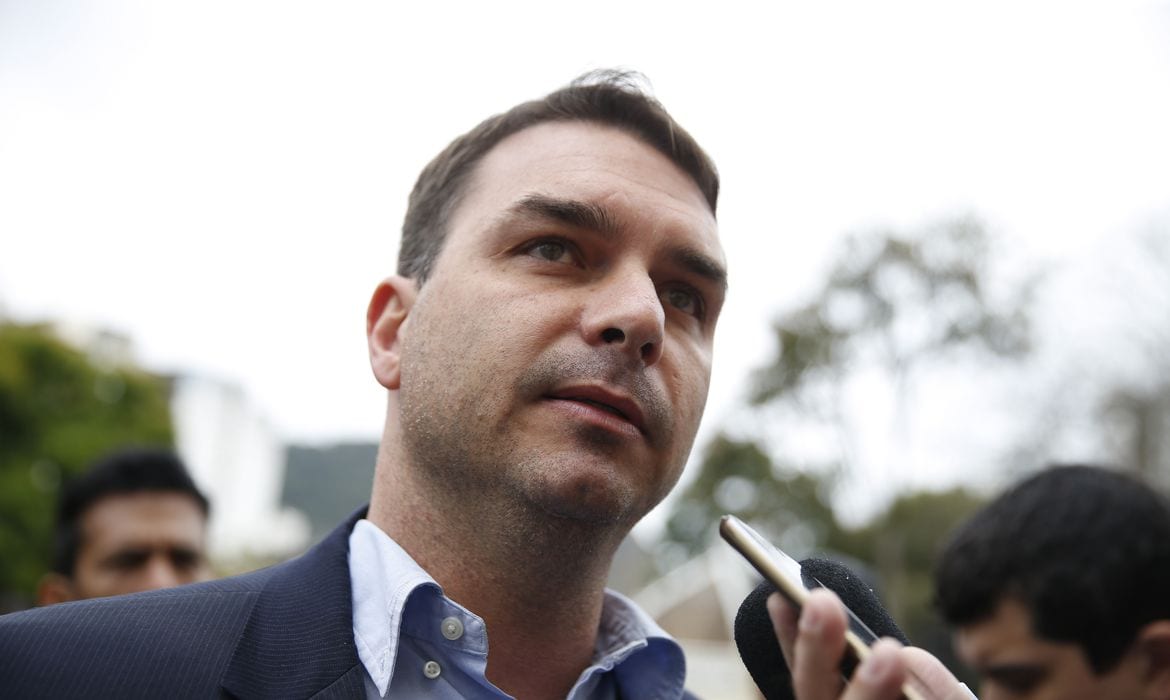 Esquerda no RN vê com desconfiança pré-candidatura de Flávio Bolsonaro