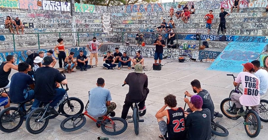 Mutirão Teimoso reúne arte, skate e debate político em Natal