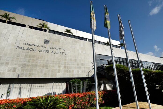 Mandato-tampão para governador já ocorreu em Alagoas e pode ter no RJ