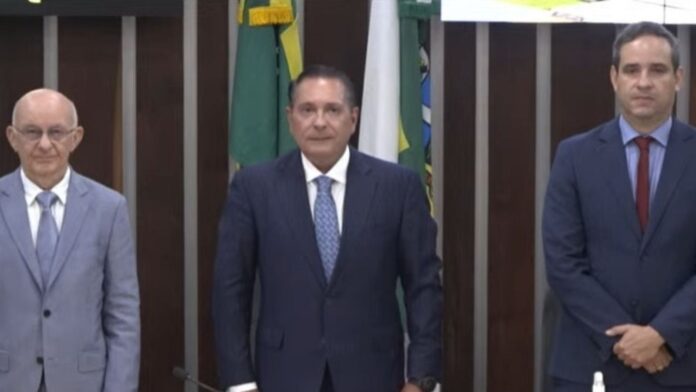 Na abertura do ano legislativo, Cadu Xavier articula apoio de deputados à eleição indireta